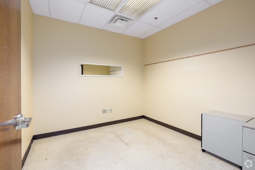 More Photos Of Westgate Center, Woodward Freestanding For Sale