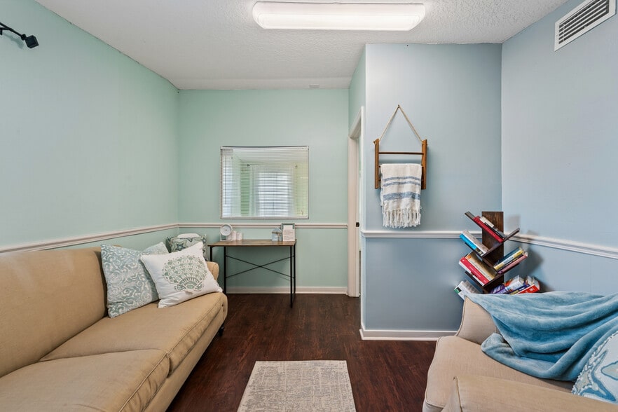 More Photos Of 1324 16th St, Vero Beach Office For Sale