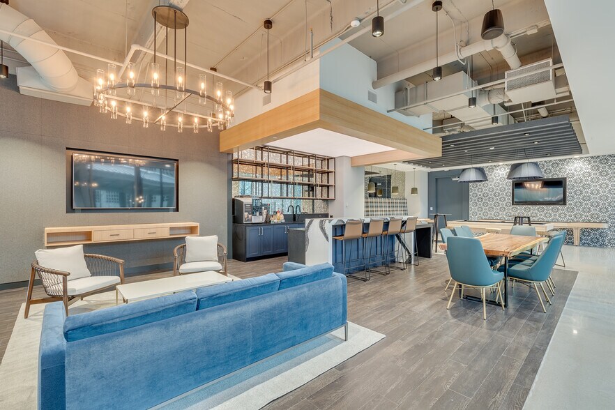 More Photos Of 16000 N Dallas Pky, Dallas Office For Lease