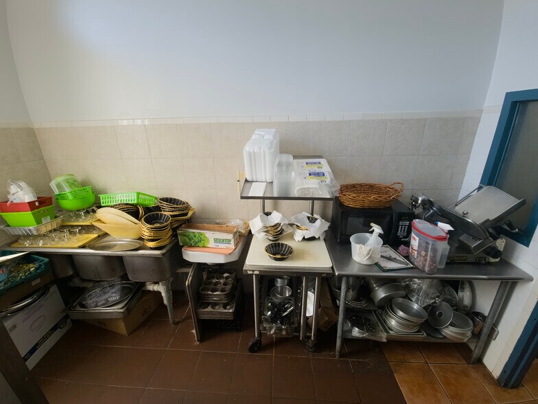 More Photos Of 15 Berkley Rd, Barnesville Restaurant For Sale