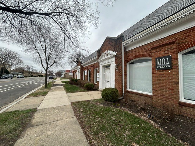 More Photos Of 776-784 Busse Hwy, Park Ridge Office For Sale