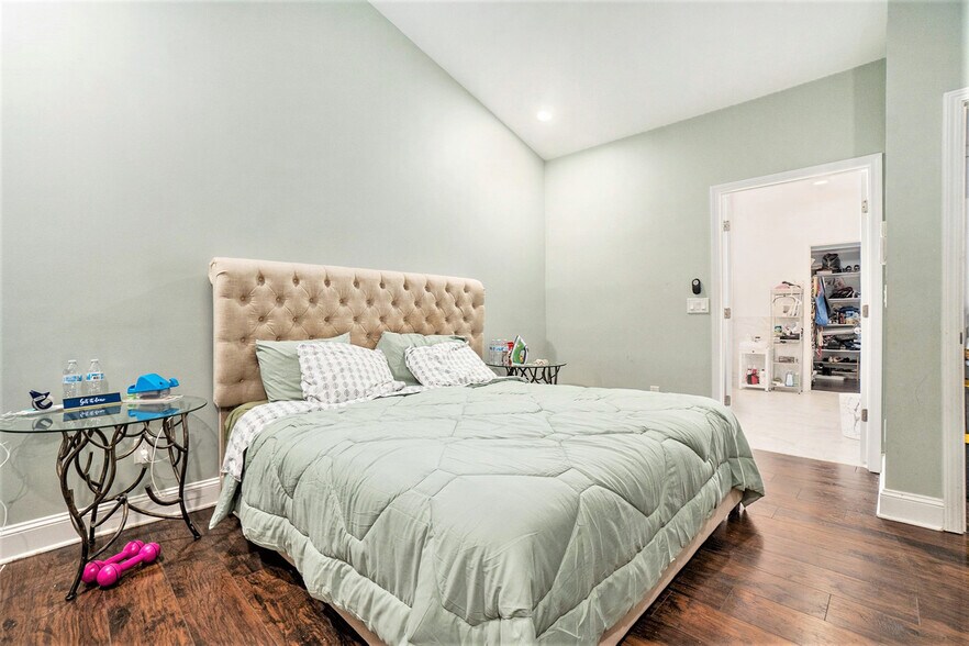 More Photos Of 2798 Glenlocke Cir NW, Atlanta Specialty For Sale