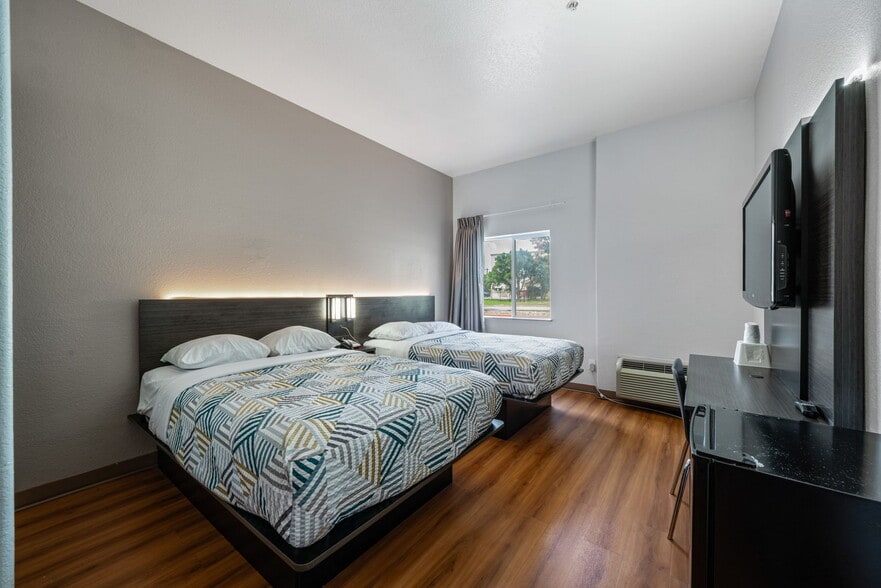 More Photos Of 126 Kenley Pl, San Antonio Hotel For Sale