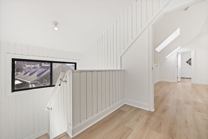 More Photos Of 31 Saint Roch Ave, Greenwich Office Residential For Lease