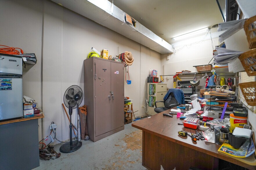 More Photos Of 802 North St, Victoria General Retail For Sale