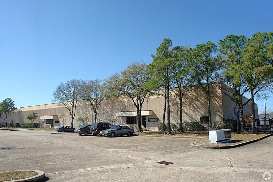 More Photos Of 1751-1765 Stebbins Dr, Houston Truck Terminal For Lease