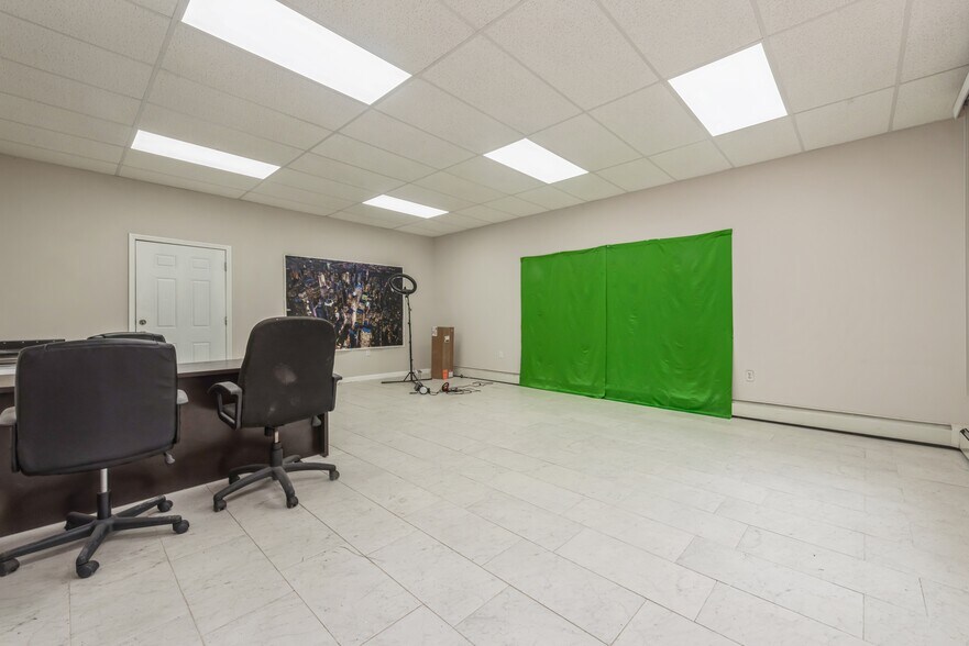 More Photos Of 193 W Hills Rd, Huntington Station Loft Creative Space For Sale