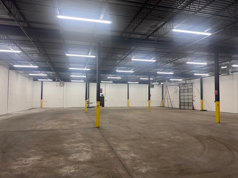 More Photos Of 3950 Nebraska St, Levittown Warehouse For Lease