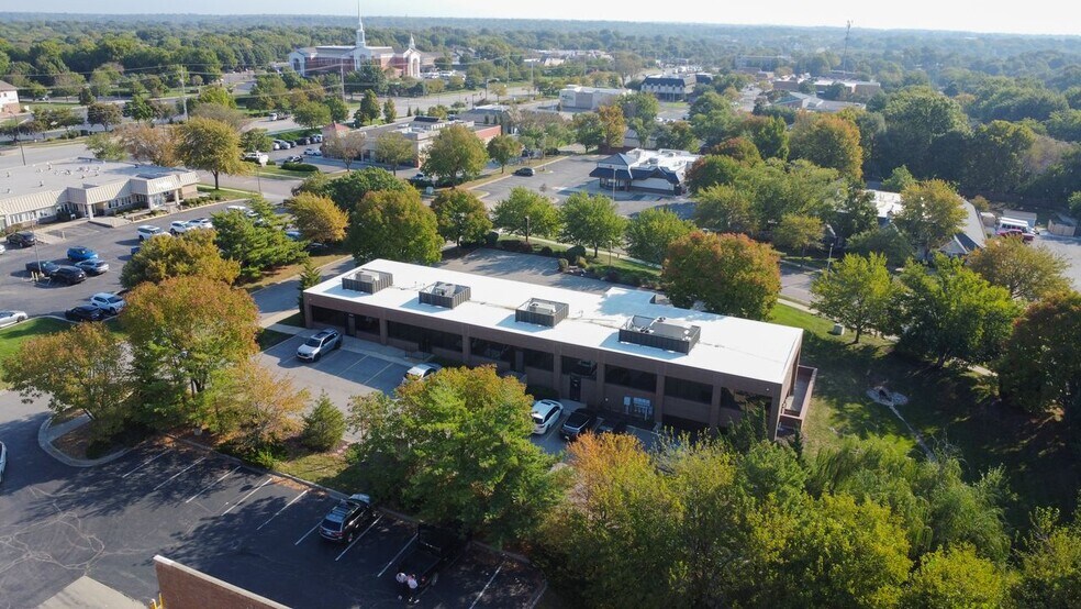 More Photos Of 8730 Bourgade St, Lenexa Loft Creative Space For Lease