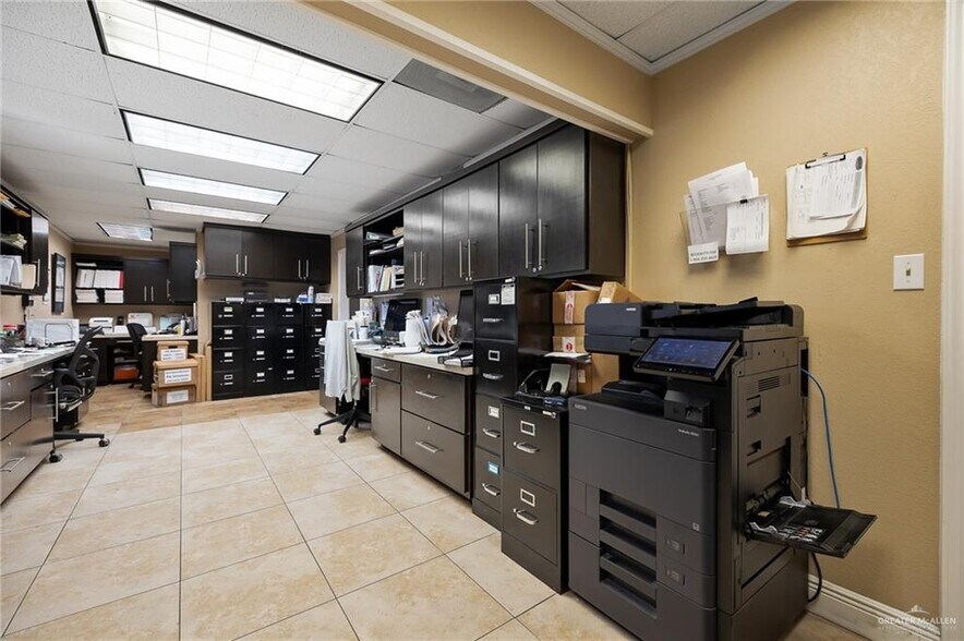 More Photos Of 1300 W US Highway 83, Alamo Warehouse For Sale