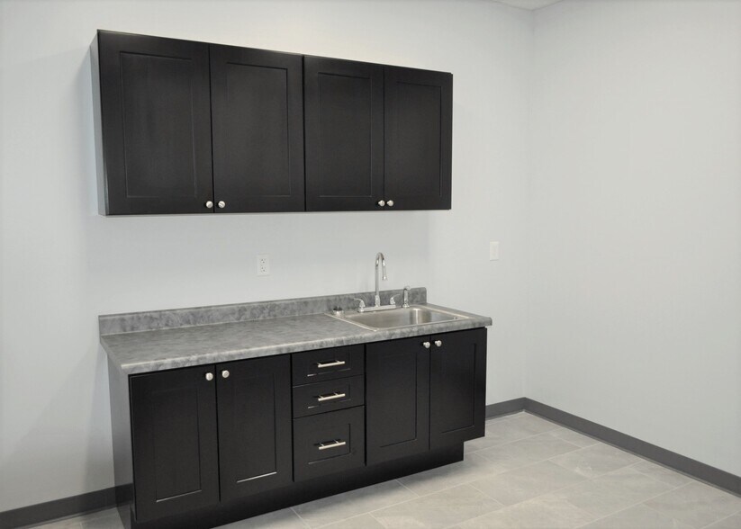 More Photos Of 9150 Harrison Park Ct, Indianapolis Light Distribution For Lease