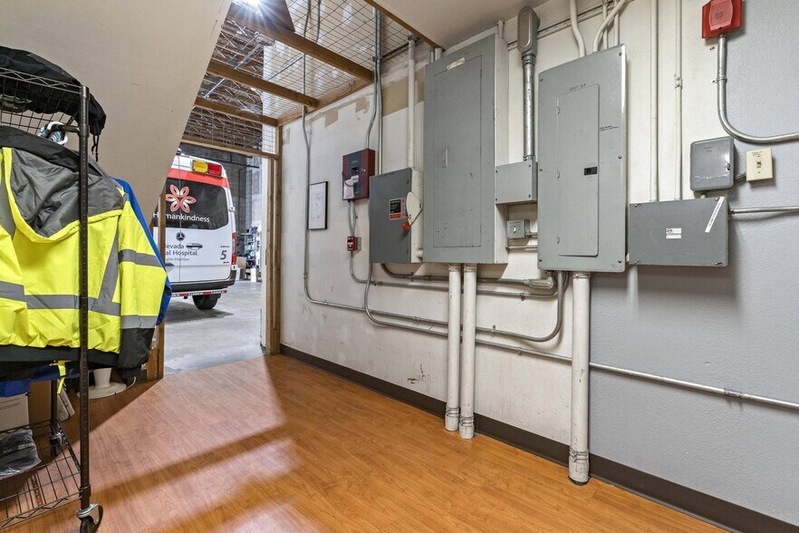 More Photos Of 110 Spring Hill Dr, Grass Valley Manufacturing For Sale