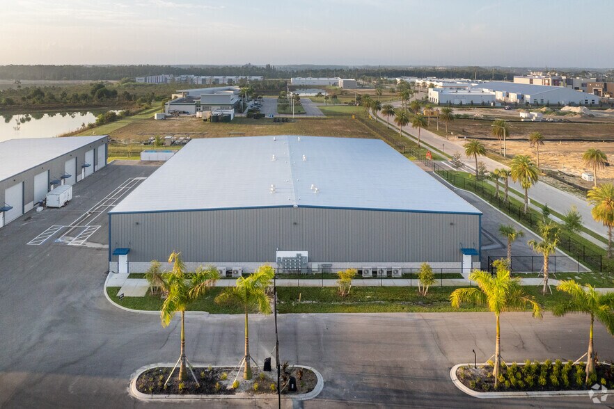 More Photos Of 16291 Innovation Lane, Fort Myers Self Storage For Sale