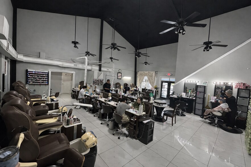 More Photos Of 1309 S Collins St, Plant City Freestanding For Sale