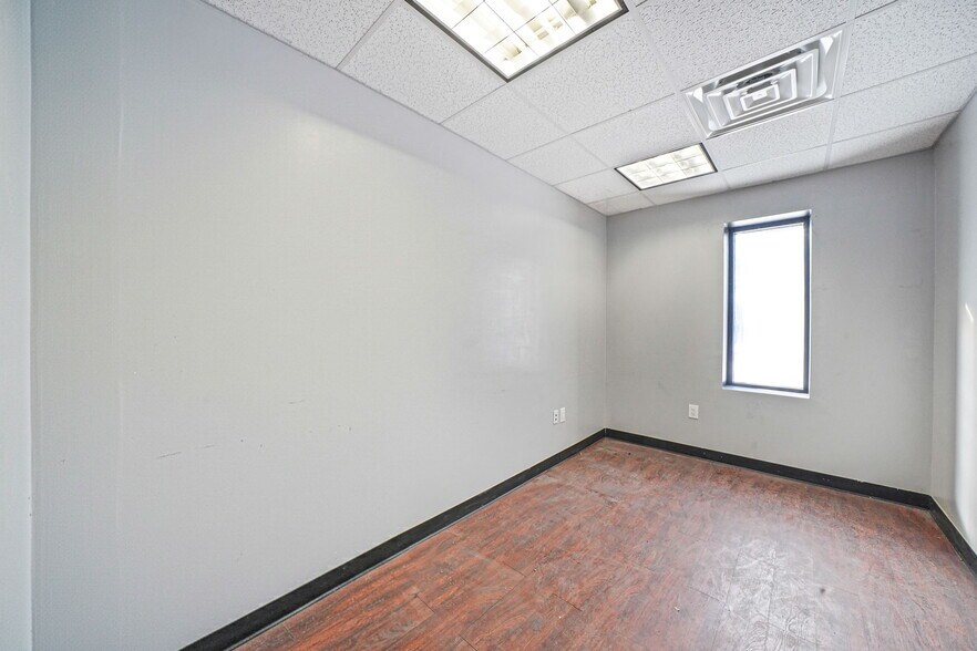 More Photos Of 1601 Arctic Avenue, Bohemia, NY 11716, Bohemia Warehouse For Lease