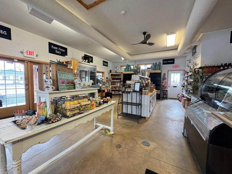 More Photos Of 727 US Highway 51 N, Woodruff Freestanding For Sale