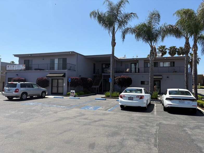 More Photos Of 5075 Warner Ave, Huntington Beach Loft Creative Space For Lease