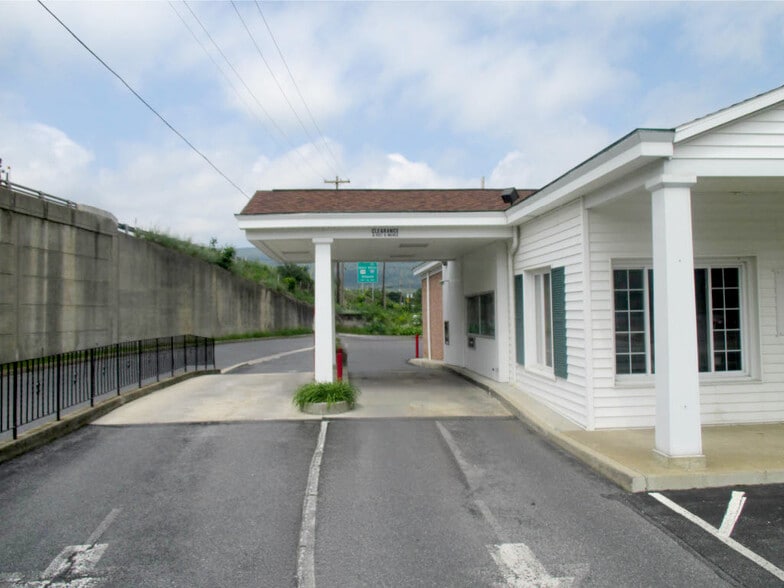 More Photos Of 155 N Richard St, Bedford Bank For Lease