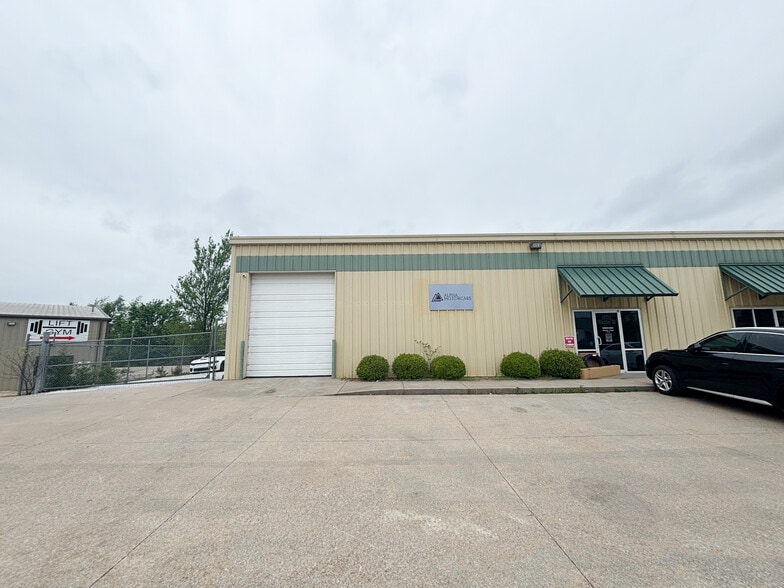 Primary Photo Of 1531 N Commercial Rd, Nixa Warehouse For Lease
