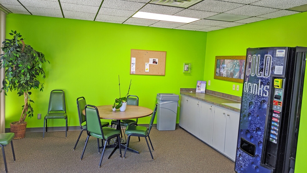More Photos Of 400 N Woodlawn St, Wichita Office For Lease