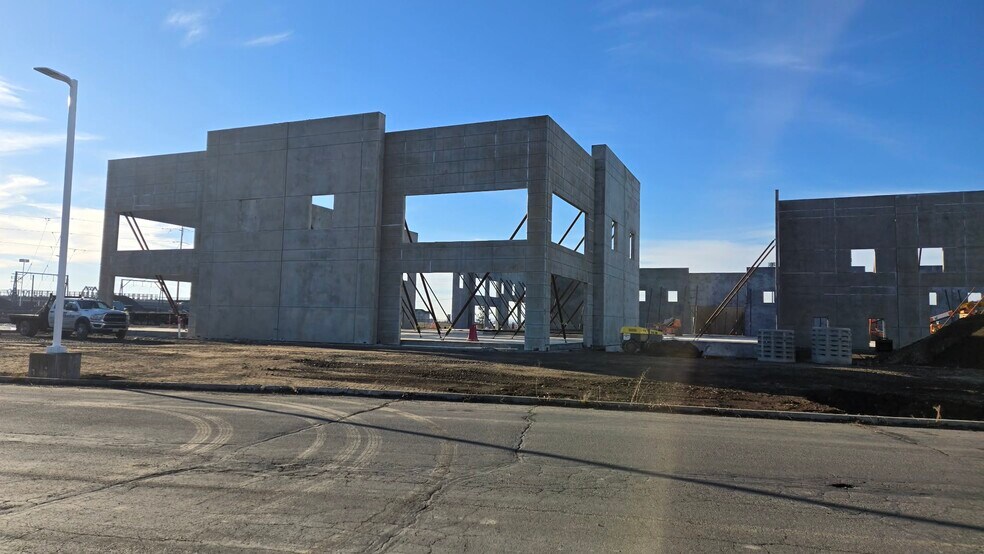 More Photos Of 22421 E Appleway Ave, Liberty Lake Showroom For Lease