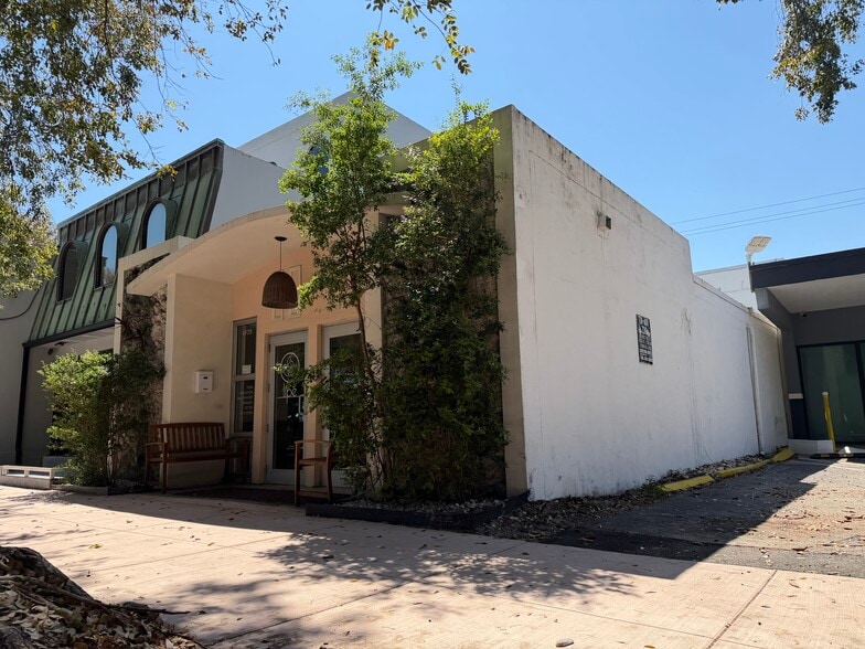 More Photos Of 4928 S Le Jeune Rd, Coral Gables Freestanding For Lease