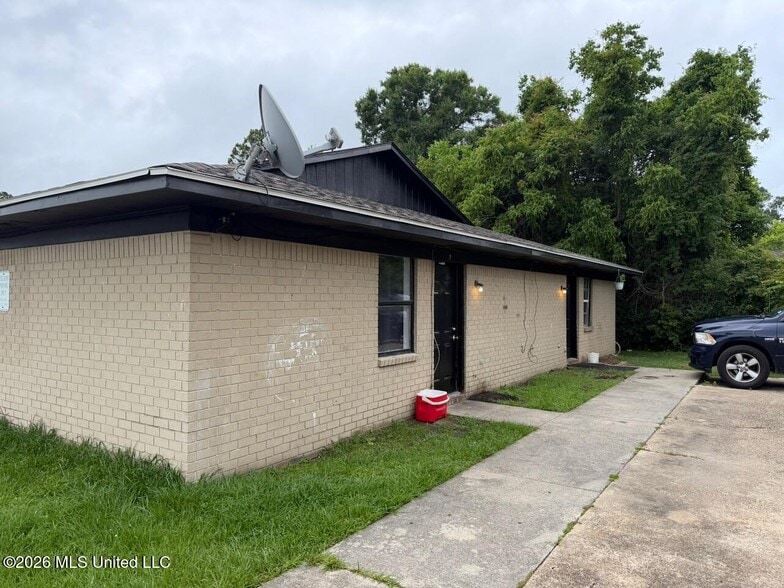 More Photos Of 5420 28th St, Gulfport Apartments For Sale