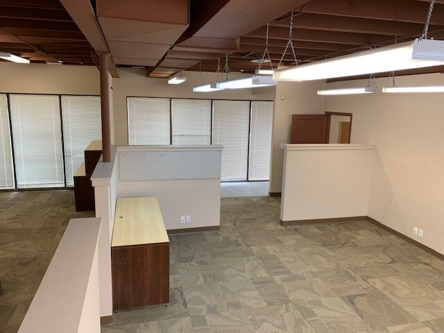 More Photos Of 10525 116 St NW, Edmonton Medical For Lease