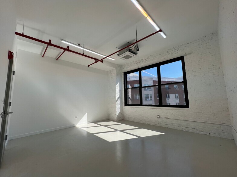 More Photos Of 389 Rider Ave, Bronx Warehouse For Lease
