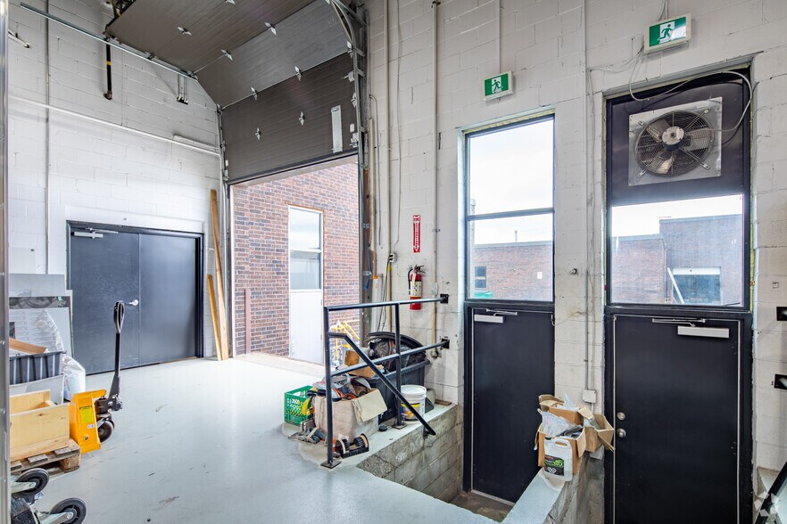 More Photos Of 7720 Kimbel St, Mississauga Warehouse For Lease