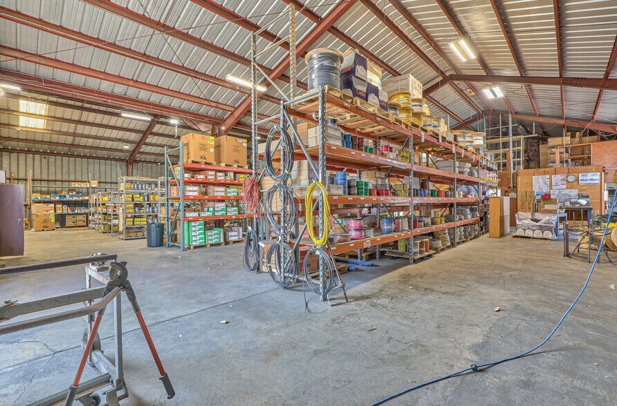 More Photos Of 50 Chamberlain St, Salinas Warehouse For Sale