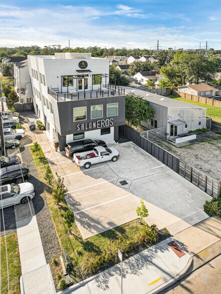 More Photos Of 1511 W 12th St, Houston Office For Sale