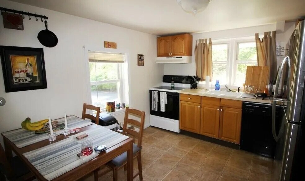 More Photos Of 189 Fair St, Carmel Apartments For Sale