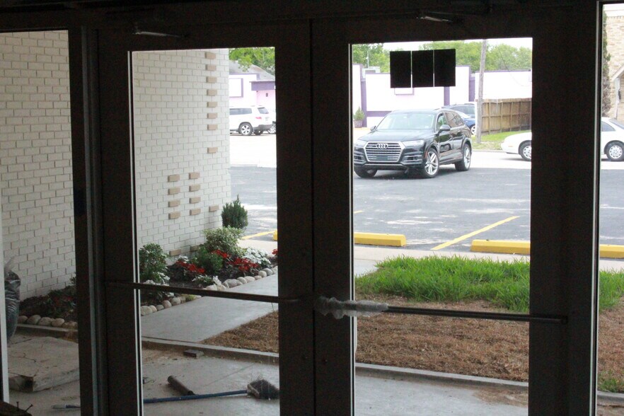 More Photos Of 302 W Defee Ave, Baytown Specialty For Sale