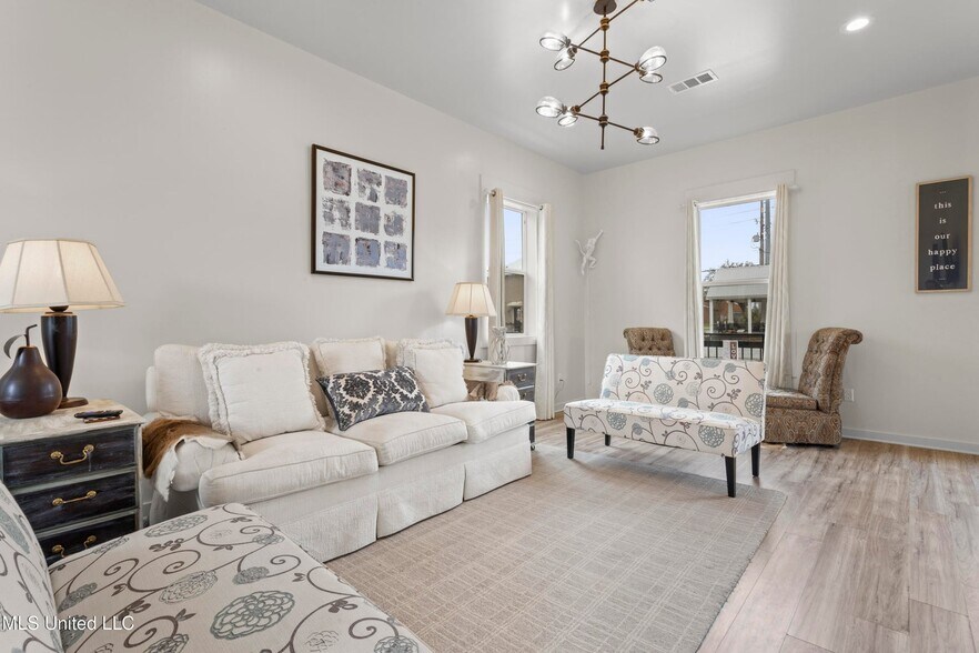 More Photos Of 647 Howard Ave, Biloxi Office Residential For Sale