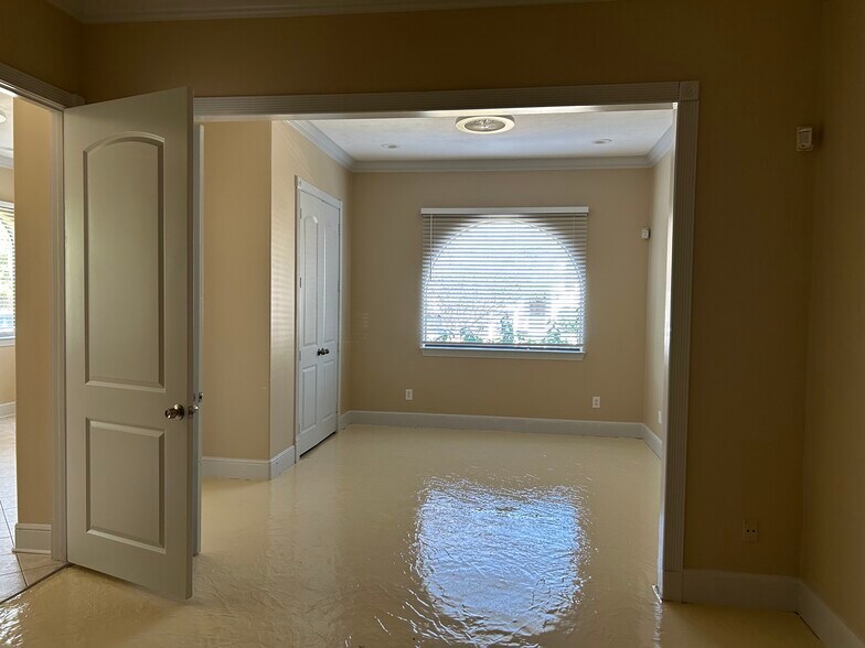 More Photos Of 12820 Willow Centre Dr, Houston Medical For Lease