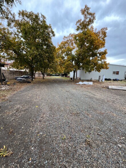 Primary Photo Of 2721 Empire Ave, Brentwood Flex For Lease