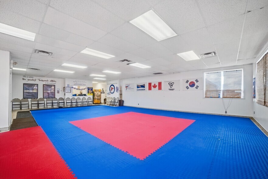 More Photos Of 152-164 Hwy 8, Hamilton Storefront Retail Office For Lease