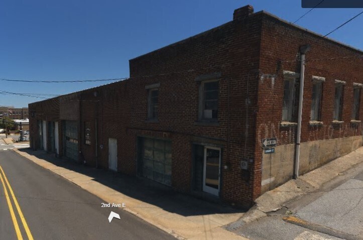 More Photos Of 147 1st Ave E, Hendersonville Light Manufacturing For Lease