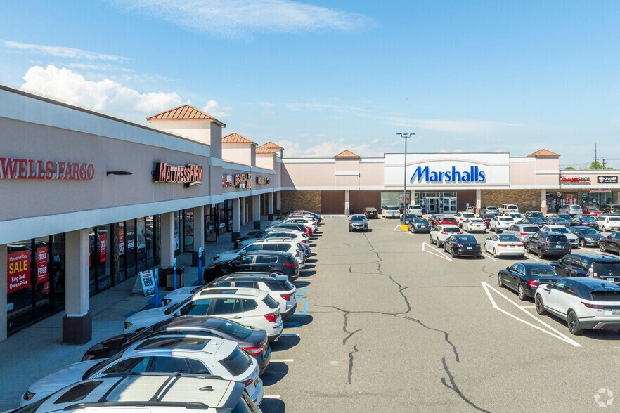 More Photos Of 3544-3584 Long Beach Rd, Oceanside General Retail For Lease