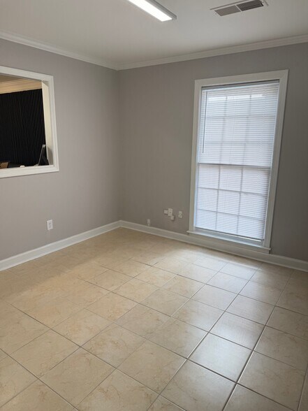 More Photos Of 1027 S Yates Rd, Memphis Office For Sale