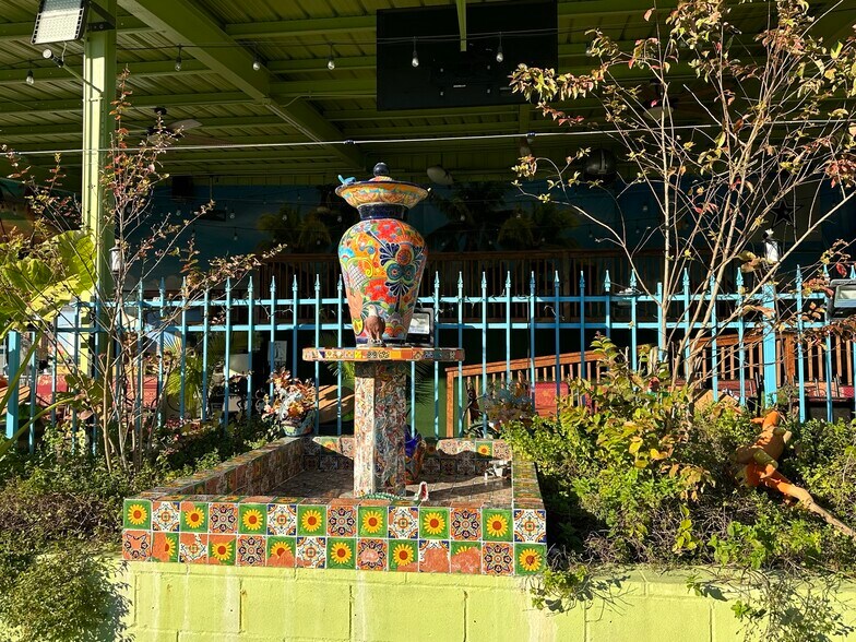 More Photos Of 3900 Davis St W, Dallas Flex For Sale