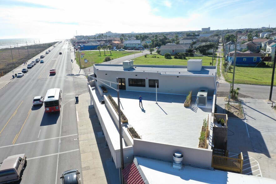 More Photos Of 728 Seawall Blvd, Galveston General Retail For Lease