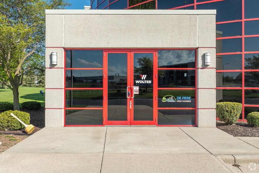 More Photos Of 1776 W Matthew Dr, De Pere Manufacturing For Sale