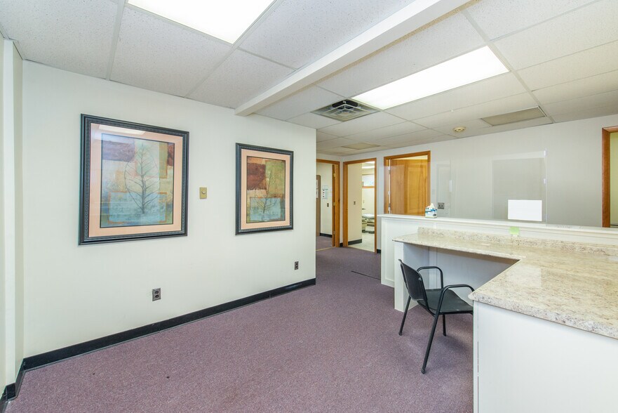 More Photos Of 125 Newton Sparta Rd, Newton Office For Lease