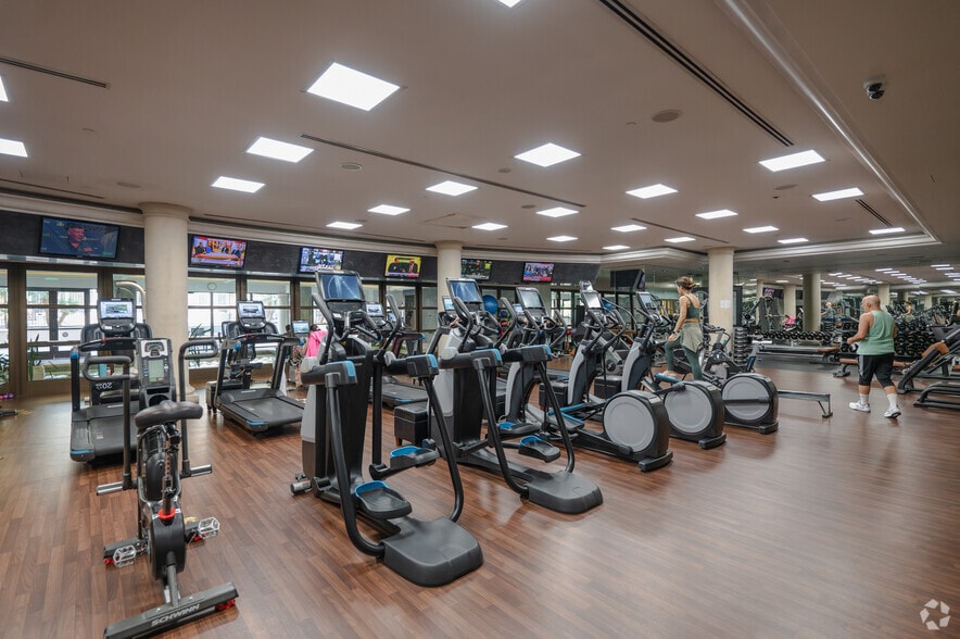 More Photos Of 2827 Paradise Rd, Las Vegas Health Club For Sale