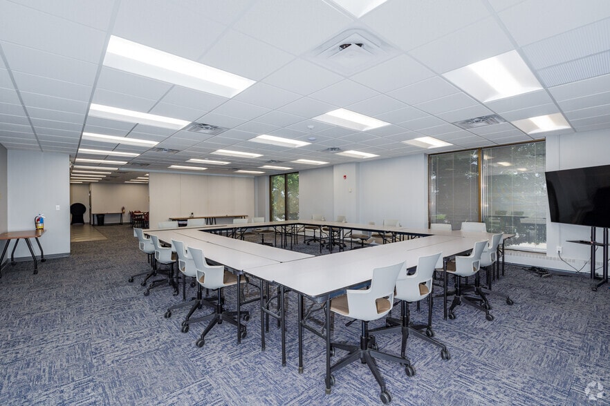 More Photos Of 11960 Westline Industrial Dr, Saint Louis Office For Lease