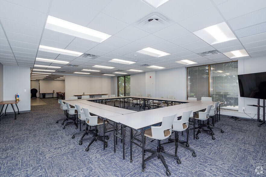 More Photos Of 11960 Westline Industrial Dr, Saint Louis Office For Sale