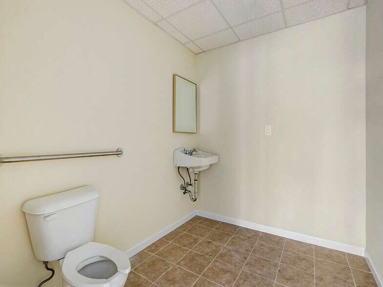 More Photos Of 1919 Deer Park Ave, Deer Park Office For Sale