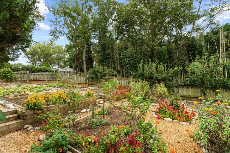 More Photos Of 675 Zachary Taylor Hwy, Flint Hill Hospitality For Sale